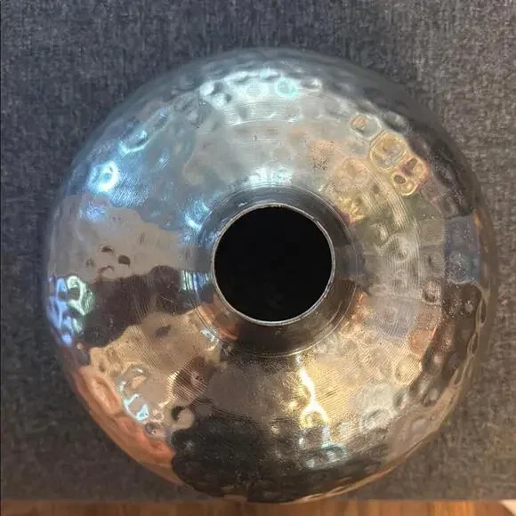 Elegant Silver Hammered Vase - Picture 4 of 5